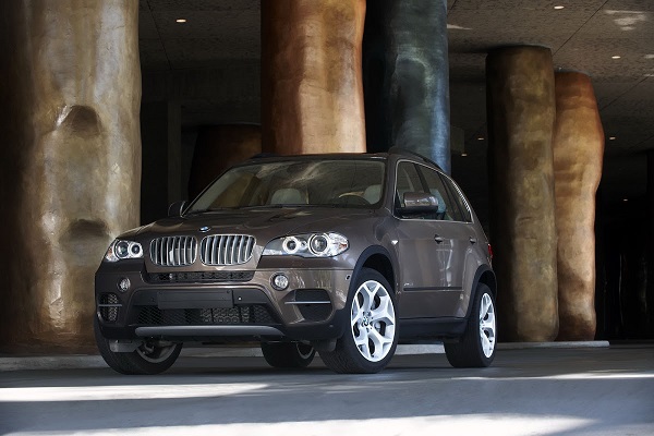 BMW с мащабна сервизна акция: изтегля 136 000 автомобила в САЩ